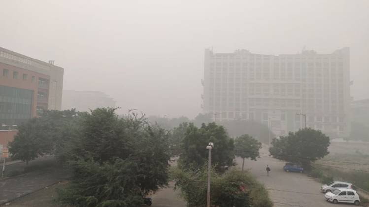 दिल्ली के कई इलाकों में एयर क्वालिटी इंडेक्स 900 के पार