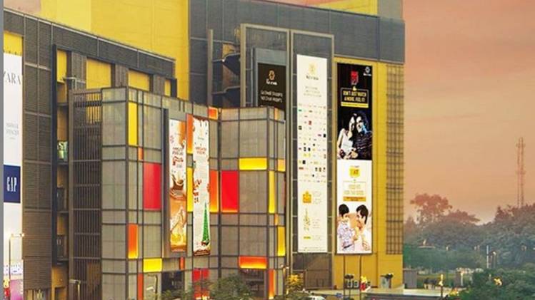 नोएडा के DLF मॉल में मिला शव