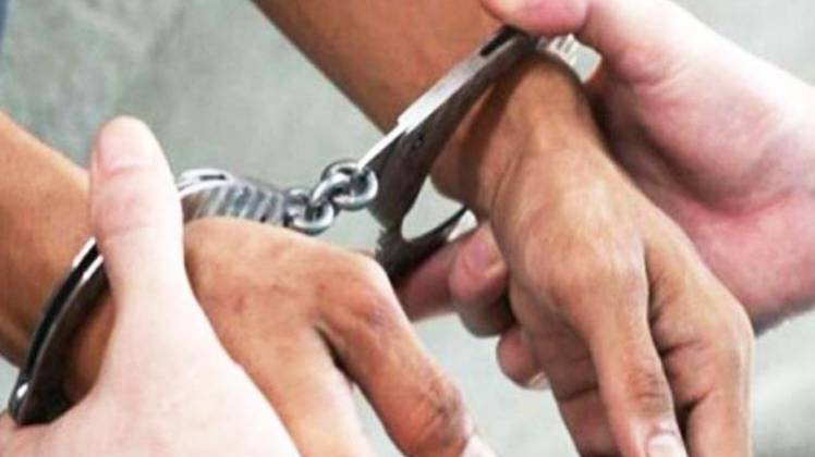 मुठभेड़ में इनामी बदमाश दबोचा गया (प्रतीकात्मक फोटो- Aajtak)