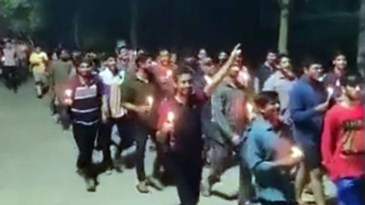 प्रदर्शन की तस्वीर 