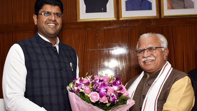 मनोहर लाल खट्टर और दुष्यंत चौटाला की फाइल फोटो (ANI)