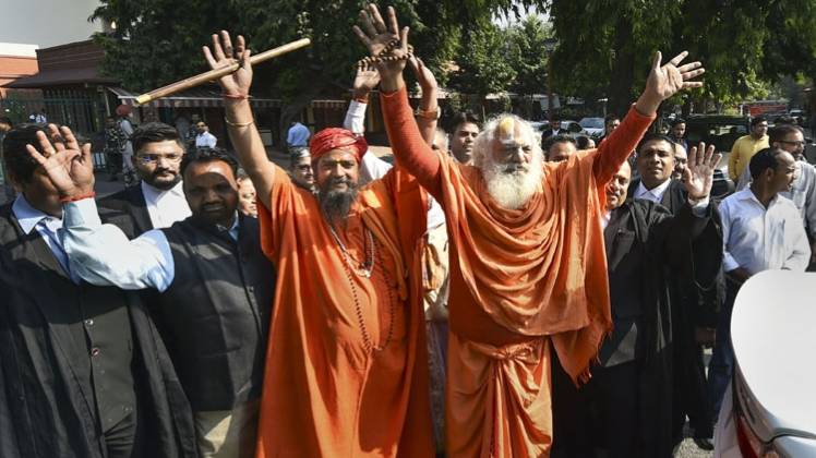 विवादित भूमि रामलला की, मस्जिद के लिए अलग जमीन मिलेगी, जानिए SC का