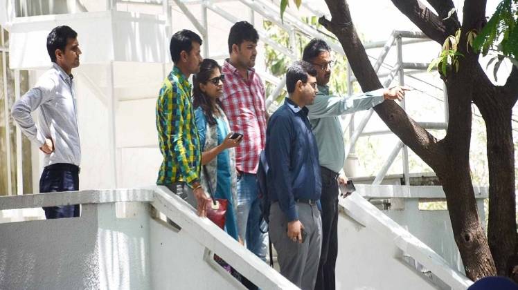 आयकर अधिकारियों की फाइल फोटो (ANI)