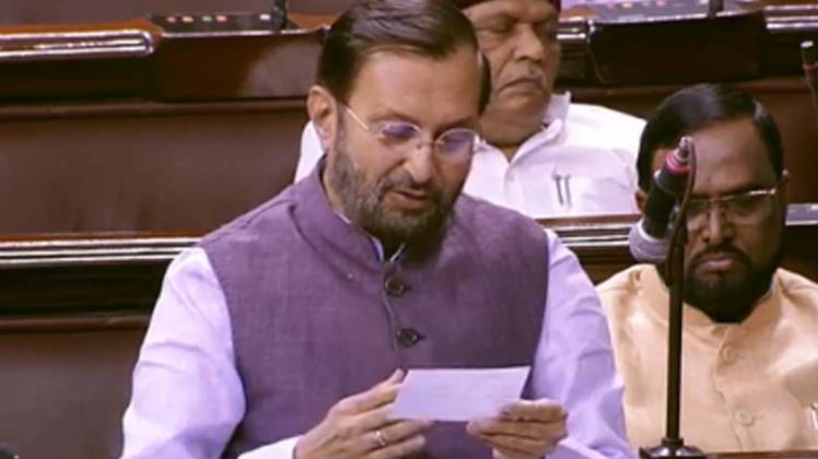 केन्द्रीय मंत्री प्रकाश जावड़ेकर (फोटो साभार: राज्य सभा टीवी)