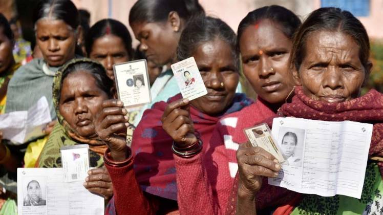 झारखंड में पहले चरण की वोटिंग (फोटो साभार: पीटीआई)
