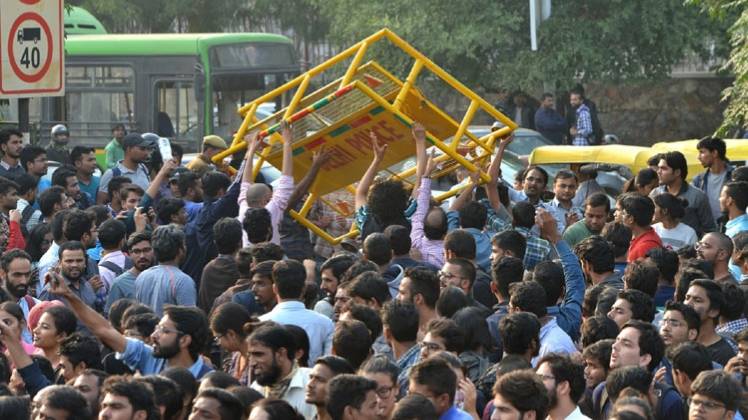 जेएनयू में हॉस्टल फीस पर बवाल (फोटो: IANS)