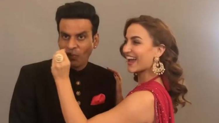 एली एवराम और मनोज बाजपेयी सोर्स इंस्टाग्राम 