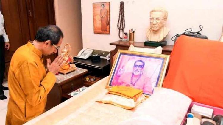 मातोश्री में उद्धव ठाकरे (फोटो-PTI)