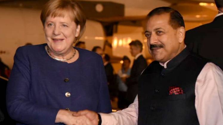 चांसलर एंगेला मर्केल के साथ केंद्रीय राज्यमंत्री जितेंद्र सिंह (ANI)