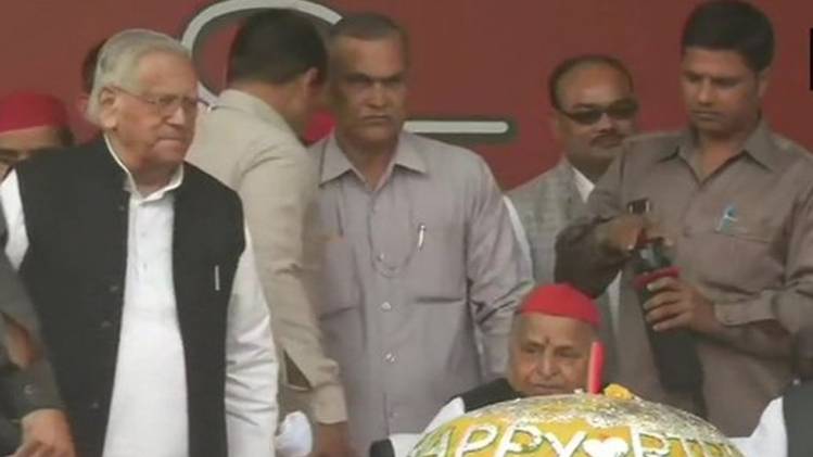 मुलायम सिंह यादव अपना अपना 81वां जन्मदिन मना रहे हैं (फोटो-ANI)