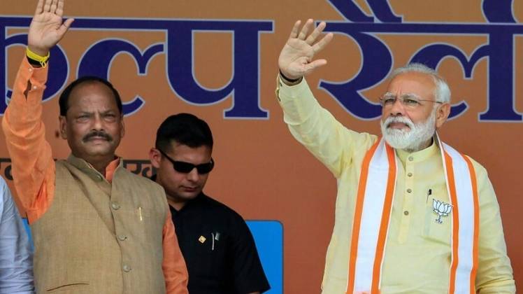 प्रधानमंत्री नरेंद्र मोदी और झारखंड के सीएम रघुवर दास (फाइल-फोटो)