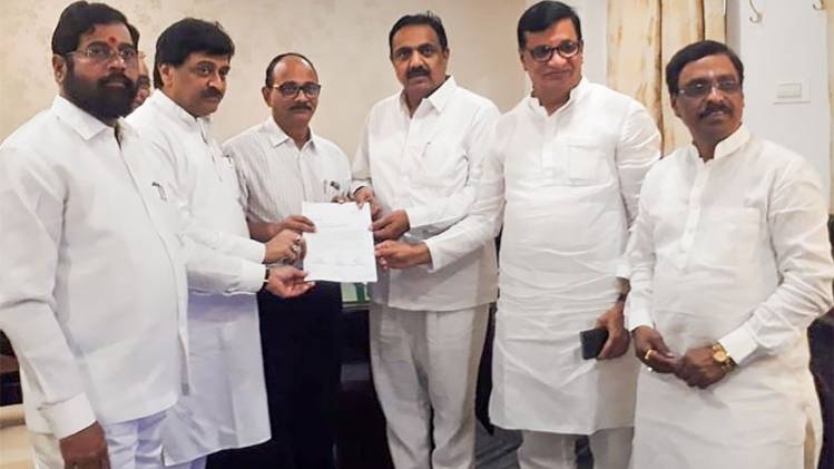 विपक्षी दलों ने सौंपा समर्थन का पत्र