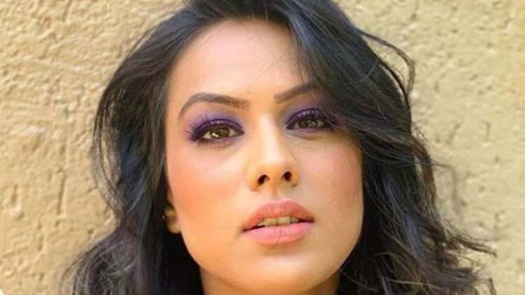 निया शर्मा 