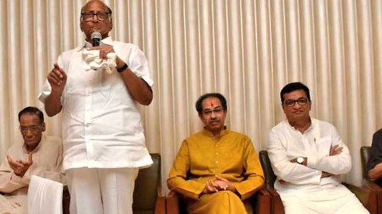 सीएम उद्धव ठाकरे के साथ शरद पवार (फाइल फोटो-Twitter/NCP)