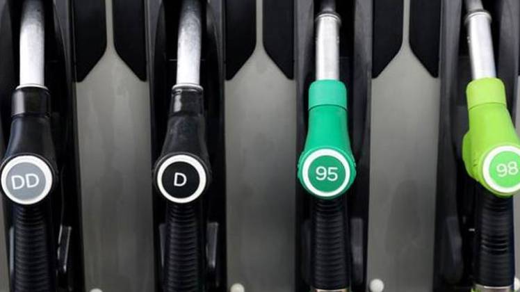 पेट्रोल के दाम शुक्रवार को फिर बढ़ गए