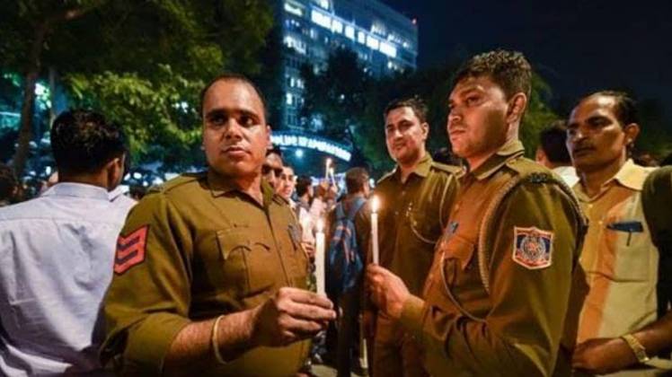 पुलिस के जवानों का प्रदर्शन