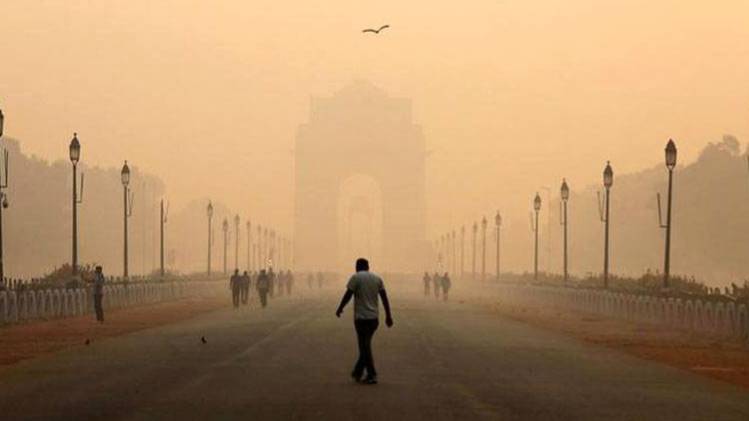 खतरनाक स्तर पर दिल्ली में प्रदूषण (Photo- Aajtak)