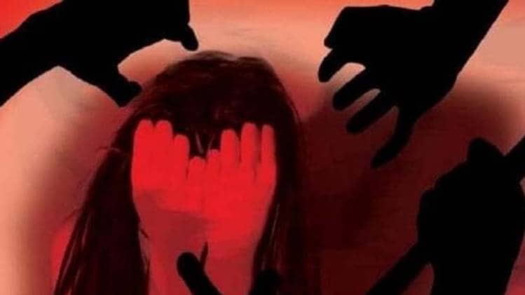 महिला के साथ गैंगरेप (प्रतीकात्मक तस्वीर)