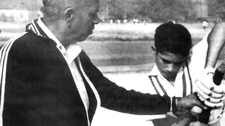 प्रैक्टिस करते नन्हे सचिन (फाइल फोटो)