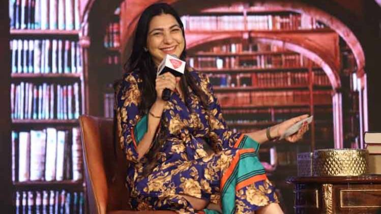 साहित्य आजतक के मंच पर लेखि‍का शुनाली खुल्लर श्रॉफ 