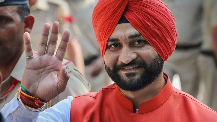 हरियाणा सरकार के मंत्री और पूर्व हॉकी कप्तान संदीप सिंह (फोटोः PTI)