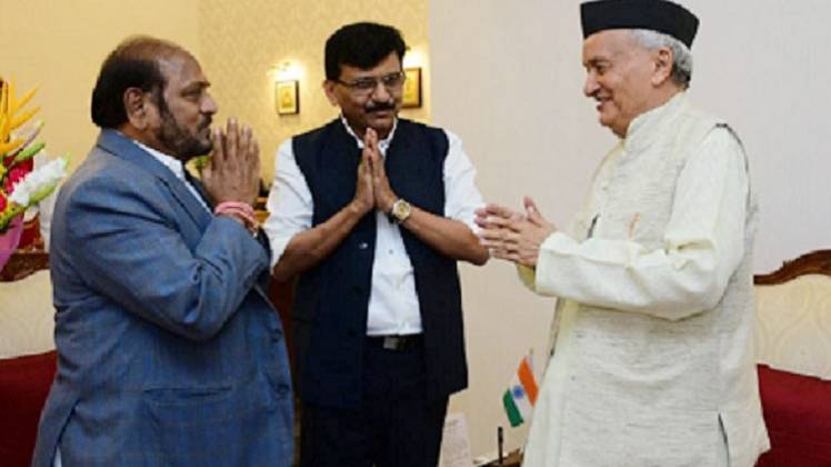 राज्यपाल भगत सिंह कोश्यारी से मुलाकात करते शिवसेना के संजय राउत और रामदास कदम (फोटोः ANI)