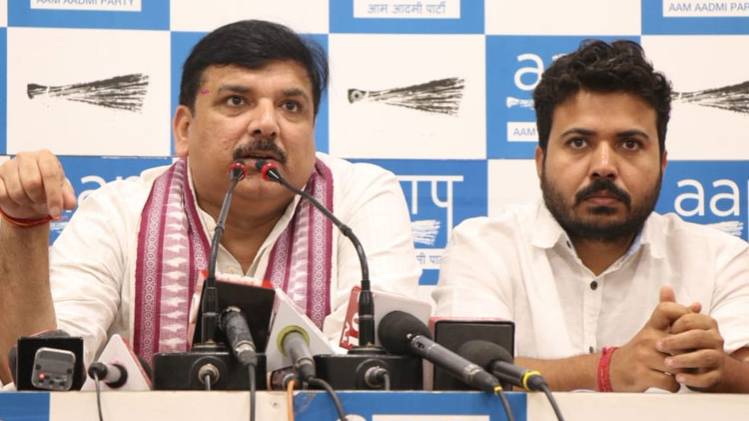 प्रेस कॉन्फ्रेंस करते AAP सांसद संजय सिंह