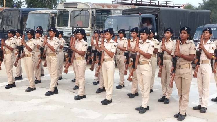 विशेष महिला पुलिस दस्ता (फोटो-रोहित)
