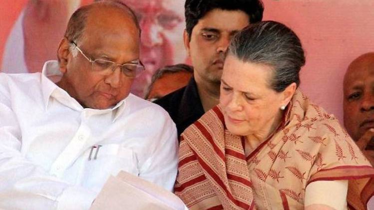 सोनिया गांधी के साथ शरद पवार (फाइल फोटो)