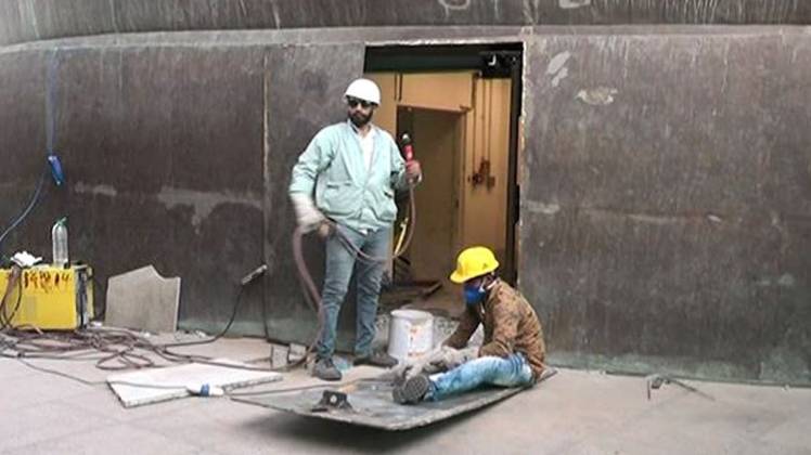 स्टैच्यू ऑफ यूनिटी में बन रहा दरवाजा 