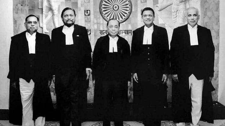 अयोध्या पर फैसला सुनाने वाले 5 जजों की विशेष पीठ (फोटो-पीटीआई)