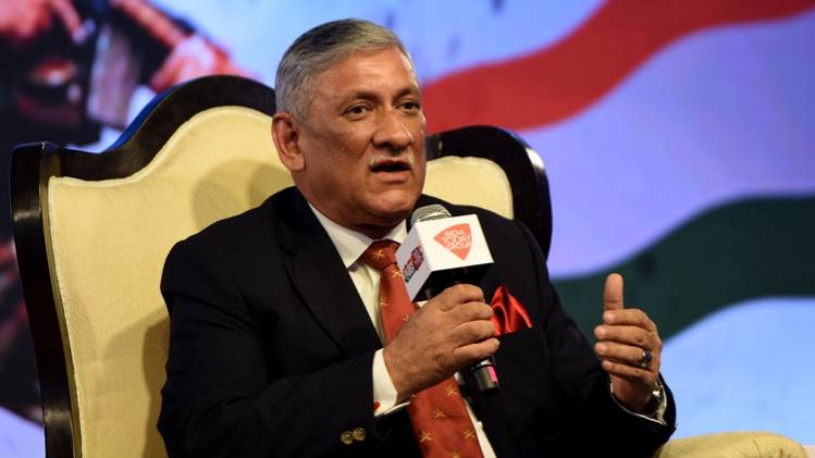 एजेंडा आजतक के मंच पर आर्मी चीफ जनरल बिपिन रावत  (फोटो: चंद्रदीप कुमार)