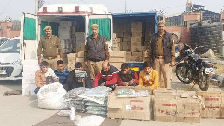 एम्बुलेंस से बरामद नकली शराब