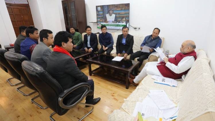स्थानीय नेताओं से मिले अमित शाह