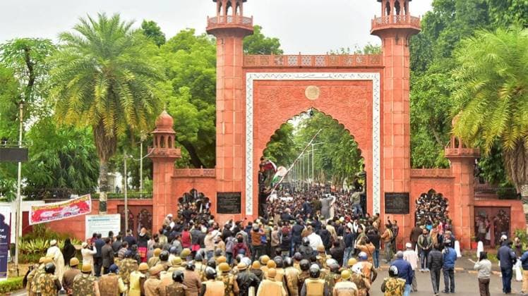 अलीगढ़ के AMU में विरोध प्रदर्शन 