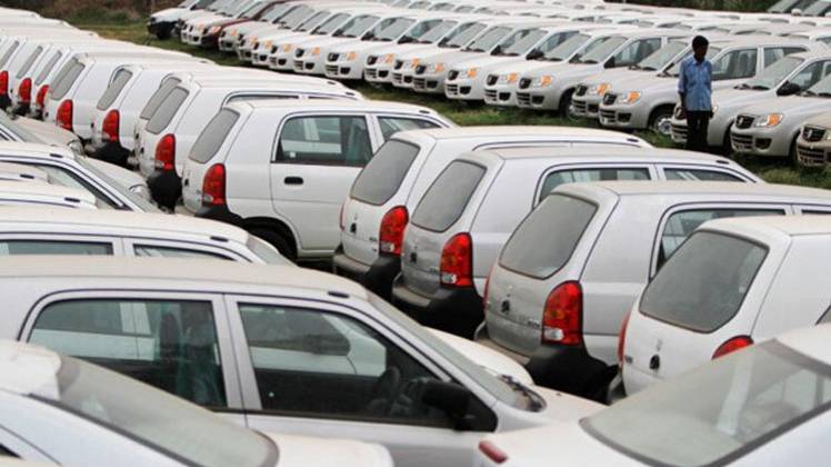 वाहनों की बिक्री में आई गिरावट 