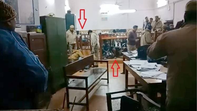 हमला करने के बाद आरोपियों ने पुलिस के सामने सरेंडर कर दिया 
