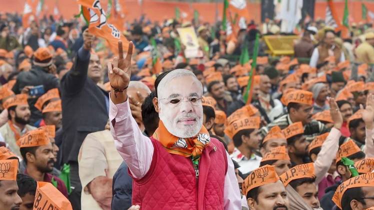 रामलीला मैदान में आयोजित रैली में पहुंचा एक बीजेपी समर्थक (फाइल फोटो: PTI)