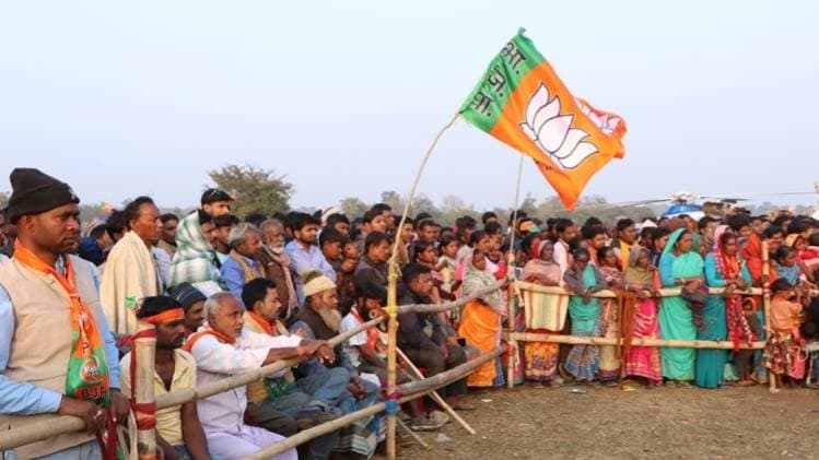 बीजेपी के लिए बागी बने मसीबत