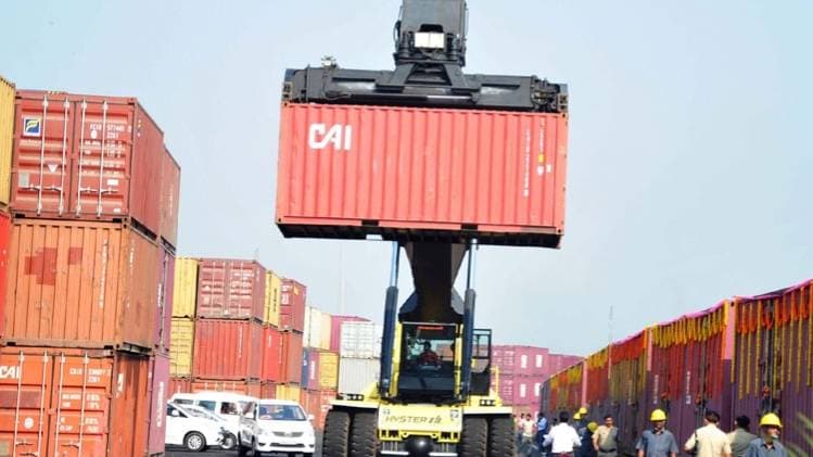 आयात 12 फीसदी से ज्यादा घट गया