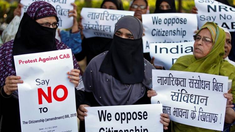 CAB के खिलाफ प्रदर्शन करती अहमदाबाद में मुस्लिम महिलाएं (फोटो-REUTERS)