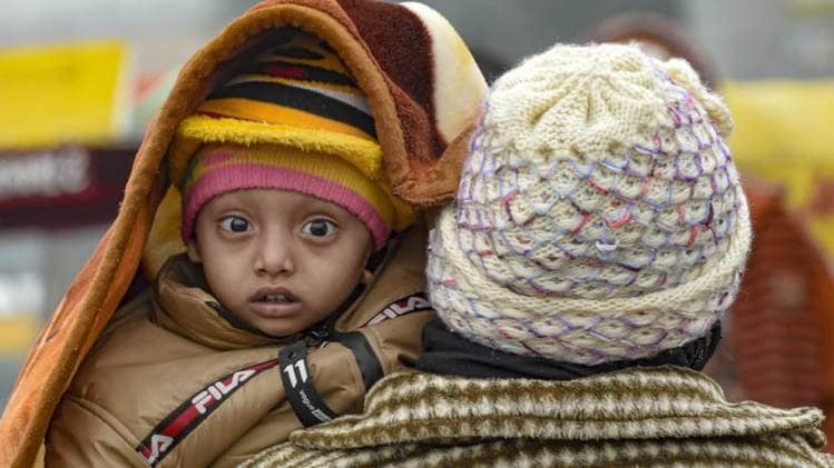 दिल्ली में ठंड की मार (PTI)