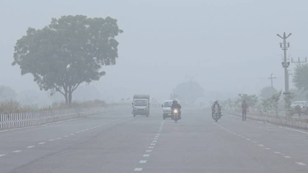 बर्फीली हवा से ठिठुर रही दिल्ली, 3 डिग्री तक गिर सकता है पारा - delhi ncr weather forecast meteorological department visibility - AajTak