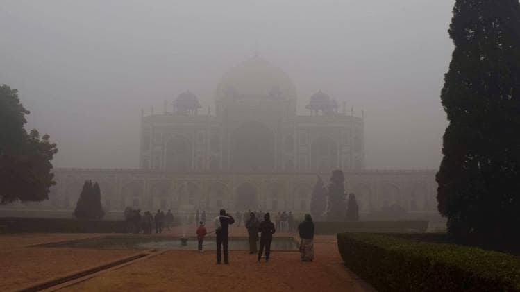 दिल्ली में जारी है ठंड का प्रकोप (तस्वीर- हुमायूं टॉन्ब, ANI)