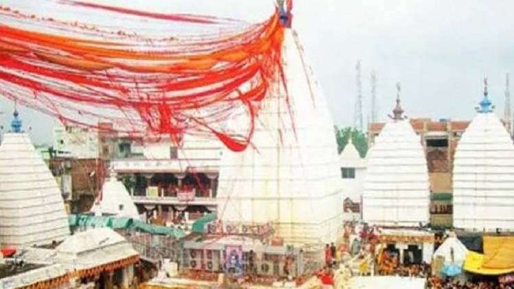 देवघर के बाबाधाम मंदिर में हर साल श्रावणी मेले में आते हैं लाखों शिवभक्त.