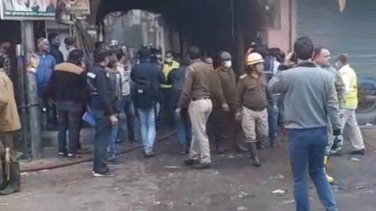 घटनास्थल पर तैनात पुलिसकर्मी (IANS)