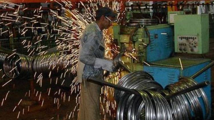 उत्पादों की मांग में कमी से जीडीपी में गिरावट 