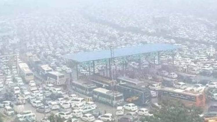 गुरुग्राम में लगा लंबा जाम