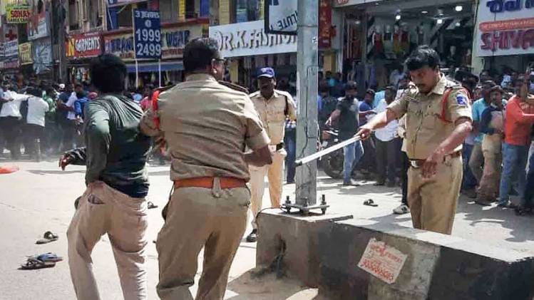 गैंगरेप की घटना के खिलाफ प्रदर्शन (फोटोः पीटीआई)