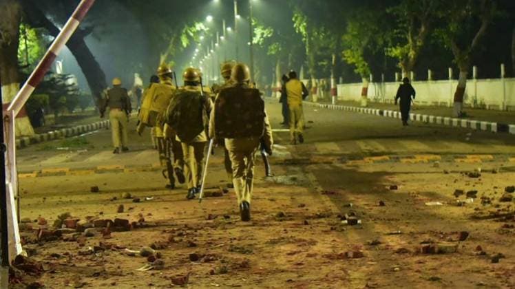 जामिया प्रदर्शन के बाद पुलिस की कार्रवाई (Photo- Aajtak)